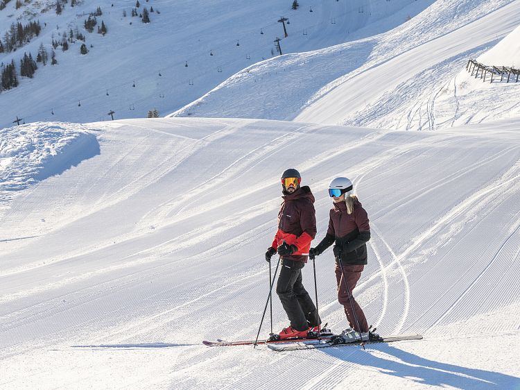 skipiste-mit-skifahrern-lorenz-masser-1